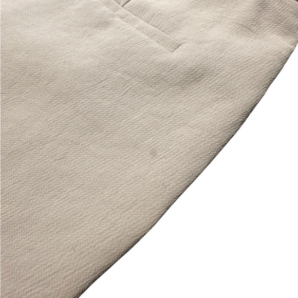 The Effortless Short Mini High-waisted Japanese crepe shorts - Picture 4 of 6